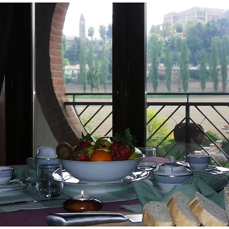 Tre Foglie Di Pesco